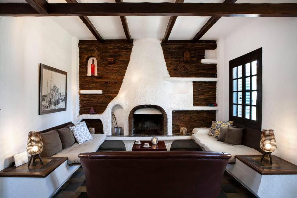 Villa Velissarios: Wonderful Villa Next To Beach Aegina 外观 照片